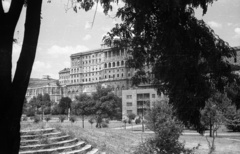 Magyarország, Tabán, Budapest I., a Budavári Palota (korábban Királyi Palota) felé nézve, előtérben a Dózsa György (Palota) tér., 1959, Nagy Gyula, Budapest, Fortepan #51623