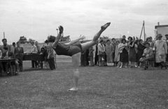 Hungary, Budapest XIII., Fáy utcai Építők (később VASAS) pálya., 1955, Nagy Gyula, exercise, Budapest, one leg standing, feat, Fortepan #51672