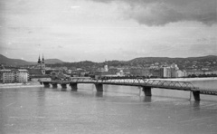 Magyarország, Budapest I.,Budapest II., Kossuth híd és a Batthyány tér a Széchenyi rakpart felől nézve., 1957, Nagy Gyula, Kossuth híd, templom, híd, látkép, barokk-stílus, katolikus, Duna, Budapest, jezsuita, Hamon Kristóf-terv, Nöpauer Máté-terv, Fortepan #51677