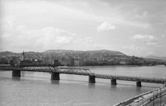 Magyarország, Budapest V.,Budapest I.,Budapest II., Kossuth híd a Széchenyi rakpart felől nézve., 1957, Nagy Gyula, Kossuth híd, templom, híd, látkép, barokk-stílus, Budapest, Fortepan #51682