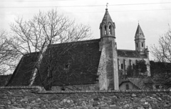 Magyarország, Sopron, Sopronbánfalva, Mária Magdolna-templom, háttérben a Mennyek Királynője-templom., 1957, Nagy Gyula, templom, Kármeliták, Fortepan #51713