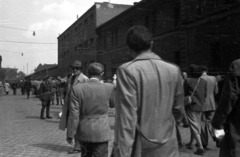 Magyarország, Budapest VIII.,Budapest VII., Verseny utca a Népstadion felé nézve., 1953, Nagy Gyula, rendőr, szurkoló, Budapest, Fortepan #51855