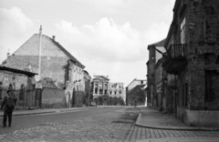 Magyarország, budai Vár, Budapest I., Tárnok utca az Anna utca sarkától a Dísz tér és a Honvéd Főparancsnokság romos épülete felé nézve., 1953, Nagy Gyula, háborús kár, épületkár, Budapest, Fortepan #51871