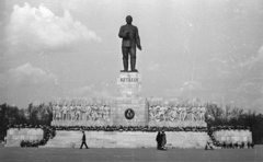 Magyarország, Budapest XIV., Ötvenhatosok tere (Sztálin tér), Sztálin szobor., 1953, Nagy Gyula, szobor, kommunizmus, Sztálin ábrázolás, Budapest, Fortepan #51885