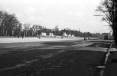 Magyarország, Budapest VI.,Budapest XIV., Dózsa György út, szemben az Ötvenhatosok tere (Sztálin tér), Sztálin szobor., 1953, Nagy Gyula, trolibusz, Sztálin ábrázolás, Budapest, Fortepan #51887