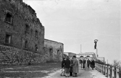 Magyarország, Gellérthegy, Budapest XI., Citadella és a Szabadság-szobor., 1953, Nagy Gyula, szabadság, korlát, szobor, jelkép, Budapest, Fortepan #51898