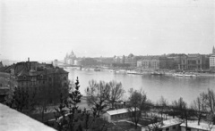 Magyarország, Budapest I., kilátás a Gellérthegyről a Döbrentei tér és Széchenyi Lánchíd felé., 1953, Nagy Gyula, látkép, Duna, Budapest, függőhíd, William Tierney Clark-terv, Fortepan #51908