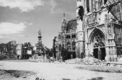 Hungary, Budapest I., Szentháromság tér., 1945, Kramer István dr, Kunszt János, church, war damage, monument, ruins, Budapest, Fortepan #52086