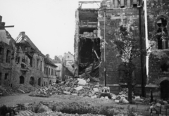 Hungary, Budapest I., Szentháromság tér, a Pénzügyminisztérium romos épülete, balra az Országház utca., 1945, Kramer István dr, Kunszt János, war damage, ruins, damaged building, public building, Neo-Gothic-style, Budapest, Sándor Fellner-design, Fortepan #52103