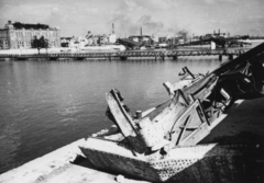 Hungary, Budapest XI., pontonhíd a Dunán, a Műegyetem rakpartról a lerombolt Petőfi (Horthy Miklós) híd felé nézve. A túlparton az Elevátor-ház., 1946, Kramer István dr, Kunszt János, war damage, wrecked bridge, ruins, damaged building, Danube, pontoon bridge, warehouse, Budapest, grain elevator, Christian Ulrich-design, Hubert Pál Álgyay-design, Fortepan #52110