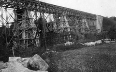 Ukraine, Pluhiv, (ekkor Płuhów), az újjáépített Böhm Ermolli vasúti viadukt., 1916, Komlós Péter, First World War, bridge, railway bridge, wrecked bridge, scaffolding, Fortepan #52283