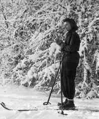 Magyarország, Mátraháza, 1940, Fortepan, portré, sport, tél, hó, nő, síelés, Fortepan #52496