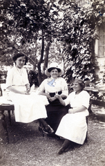 1908, Erdőssy Béla, hat, garden, women, skirt, blouse, sitting on a table, Fortepan #52721