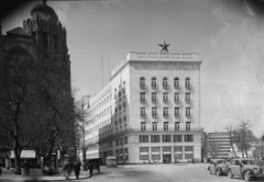 Magyarország, Budapest V., Deák Ferenc tér, a Budapesti Rendőr-főkapitányság épülete., 1951, UVATERV, taxi, Renault-márka, francia gyártmány, taxiállomás, Renault Juvaquatre, Budapest, Fortepan #5276