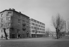 Magyarország, Budapest XIII., Lehel utca - Béke tér sarok., 1962, UVATERV, vendéglátás, cégtábla, építészet, Budapest, sínpálya, Fortepan #5279