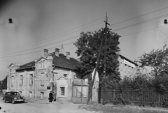 Magyarország, Budapest XIV., Vértes utca 6-8., Kompozíció Illóolaj és Vegyészeti Gyár I. számú üzeme., 1954, UVATERV, Skoda-márka, automobil, Skoda 1101/1102 Tudor, rendszám, Budapest, Fortepan #5282