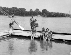 Magyarország, Budapest III., Római part, szemben a Palotai-sziget., 1940, Fortepan, stég, evező, izom, Budapest, Fortepan #52878