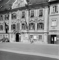 Ausztria, Sankt Veit an der Glan, Hauptplatz, Rathaus., 1938, Vargha Zsuzsa, zászló, horogkereszt, barokk-stílus, középület, stukkó, Marx Joseph Pittner-terv, Fortepan #52903