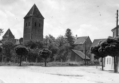 Magyarország, Kőszeg, a Jurisics vár a Várkör - Pék (Pallisch) utca sarkáról nézve, szemben a mai Károly Róbert tér., 1930, Vargha Zsuzsa, Fortepan #52940