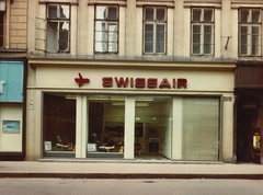 Magyarország, Budapest V., Kristóf tér 7-8. Swissair légitársaság képviselete., 1970, Szabó Lóránt, színes, repülés, Swissair légitársaság, Budapest, Fortepan #53027