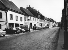 Magyarország, budai Vár, Budapest I., Fortuna utca a Bécsi kapu tér felől nézve., 1970, Szabó Lóránt, német gyártmány, Trabant-márka, utcakép, Fiat-márka, Wartburg-márka, Volkswagen-márka, Nysa-márka, olasz gyártmány, kockakő, lengyel gyártmány, gázlámpa, automobil, Peugeot-márka, Wartburg 311/312, Trabant 601, Fiat 850, Volkswagen Bogár, Peugeot 404, Budapest, Fortepan #53043