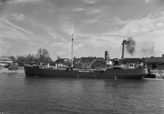 Hungary, Budapest IV., Újpesti-öböl, MAHART hajójavító., 1955, UVATERV, ship, chimney, factory, SZOT Budapest ship, Budapest, Fortepan #5316