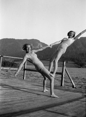 Austria, Techendorf, Weissensee., 1936, Romák Éva, bathing suit, exercise, hairy armpit, spreading, spread out arms, feat, Fortepan #53276