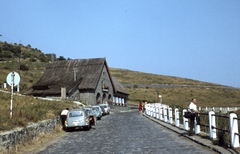 Magyarország,Balaton, Badacsony, Badacsonytomaj, Bormúzeum., 1972, Balázs Lajos, színes, német gyártmány, korlát, Wartburg-márka, nádtető, bazalt, automobil, Wartburg 311/312, Fortepan #53364