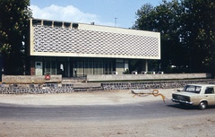 Magyarország,Balaton, Badacsony, Badacsonytomaj, Posta., 1980, Balázs Lajos, színes, szovjet gyártmány, Lada-márka, posta, automobil, modern építészet, postahivatal, Fortepan #53372