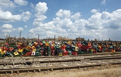 Hungary, Bőcs, Borsodi Sörgyár., 1982, Balázs Lajos, colorful, rails, crate, Fortepan #53382