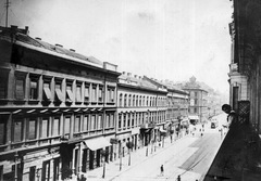 Magyarország, Budapest VIII., a Népszínház utca 27. erkélye. Távolban a sarokház a II. János Pál pápa (Tisza Kálmán) tér sarkánál áll., 1914, Szabó Lóránt, utcakép, városkép, Budapest, Fortepan #53645