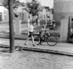 Slovakia, Lučenec, ulica Erenburgova az ulica Zeleznicná felé nézve., 1959, Zsanda Zsolt, Vajszada Károly, Czechoslovakia, bicycle, Fortepan #53749