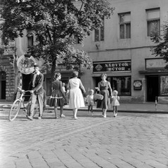 Slovakia, Lučenec, ulica Tomása Garrigue Masaryka., 1959, Zsanda Zsolt, Vajszada Károly, Czechoslovakia, bicycle, shop, mirror, furniture shop, leather goods, bilingual sign, Fortepan #53785