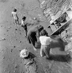 1959, Zsanda Zsolt, Vajszada Károly, stream, washing, Fortepan #53795