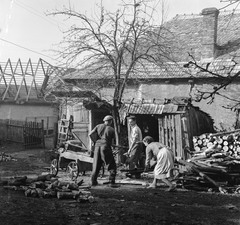 Slovakia, Fiľakovo, 1959, Zsanda Zsolt, Vajszada Károly, Czechoslovakia, buzz-saw, Fortepan #53814