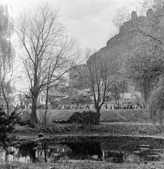 Slovakia, Fiľakovo, tó a Berchtold-kastély parkjában, jobbra a vár., 1959, Zsanda Zsolt, Vajszada Károly, Czechoslovakia, puddle, castle ruins, castle, Fortepan #53824