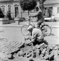 Szlovákia, Losonc, ulica Novohradská., 1959, Zsanda Zsolt, Vajszada Károly, Csehszlovákia, útépítés, Fortepan #53868