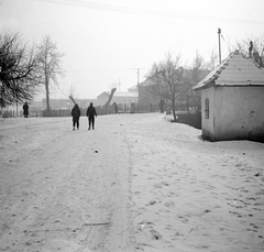 Szlovákia, Poltár, ulica Obrancov mieru hídja Poltarica-patak felett., 1959, Zsanda Zsolt, Vajszada Károly, Csehszlovákia, tél, hó, Fortepan #53891