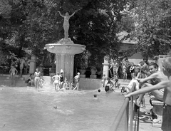 Magyarország, Budapest III., Csillaghegyi strandfürdő., 1949, Gyöngyi, szobor, Budapest, strand, Fortepan #5390