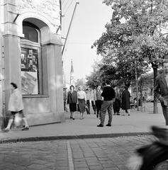 Szlovákia, Losonc, ulica Tomása Garrigue Masaryka, távolban a református templom, az ulica Zeleznicná sarkáról nézve., 1960, Zsanda Zsolt, Vajszada Károly, Csehszlovákia, Fortepan #53979