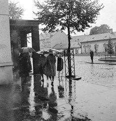 Szlovákia, Losonc, ulica Kapitána Nálepku, balra a vasútállomás., 1960, Zsanda Zsolt, Vajszada Károly, Csehszlovákia, eső, Fortepan #53998