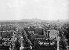 Franciaország, Párizs, kilátás a Diadalívről, szemben a Montmartre-on álló Sacré Coeur-bazilika., 1938, Nagy Gyula, szálloda, Bazilika, látkép, sugárút, Fortepan #54199