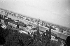 Magyarország, budai Vár, Budapest I., látkép a Halászbástyáról a Parlament felé nézve., 1942, Nagy Gyula, látkép, Steindl Imre-terv, országház, neogótika, Duna, eklektikus építészet, Budapest, Fortepan #54206