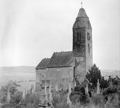 Magyarország, Hévíz, Egregy, Árpád-kori Szent Magdolna-templom., 1949, Gyöngyi, temető, kereszt_jelkép, templom, Fortepan #5427