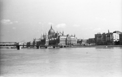 Magyarország, Budapest V., a Kossuth híd és a Parlament, a budai alsó rakpart felől nézve., 1958, Lencse Zoltán, Kossuth híd, Steindl Imre-terv, neogótika, eklektikus építészet, Budapest, Fortepan #54513