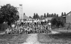 Magyarország, Győr, Révfalu, az 1954-es szigetközi árvíz emlékműve., 1958, Lencse Zoltán, fiúk, kirándulás, csoportkép, Fortepan #54520