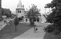 Magyarország, Halászbástya,budai Vár, Budapest I., 1958, Lencse Zoltán, park, Schulek Frigyes-terv, gyerekek, fiúk, gázlámpa, Budapest, Fortepan #54541