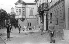 Magyarország, Győr, Bécsi kapu (Köztársaság) tér, a Szabadsajtó utca torkolatánál az Altabak-ház és az Ott-ház., 1958, Lencse Zoltán, zárterkély, Fortepan #54587