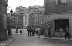 Lengyelország, Varsó, Óvárosi piactér (Rynek Starego Miasta) az ulica Zapiecek és az ulica Swietojanska találkozásától nézve., 1958, Lencse Zoltán, utcanévtábla, Fortepan #54654