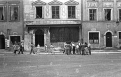 Lengyelország, Varsó, Óvárosi piactér (Rynek Starego Miasta)., 1958, Lencse Zoltán, borozó, épületdísz, falfestmény, Fortepan #54655